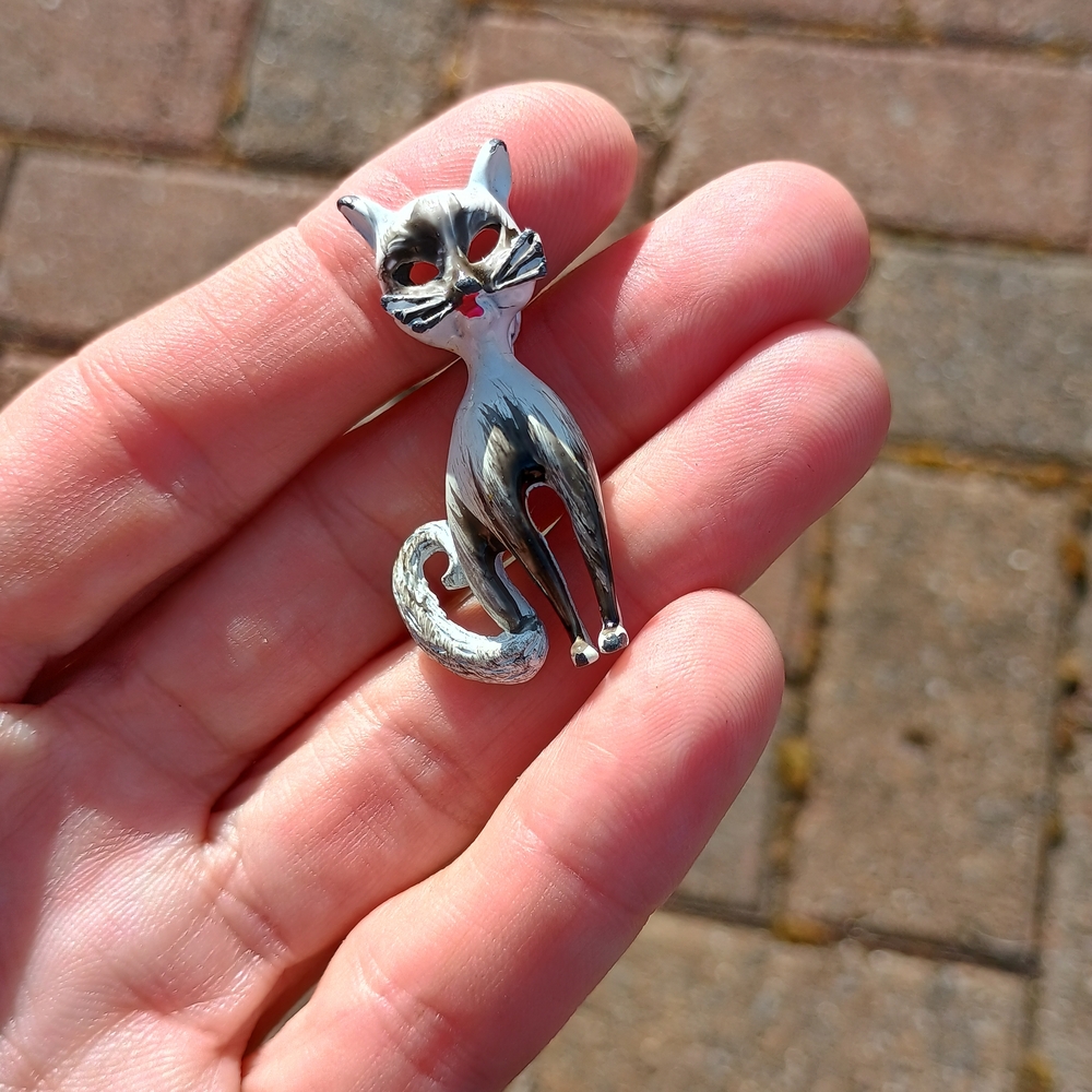 VTG Mid-century enamel Siamese cat brooch, kitsch core vibes, cat lady - Picture 4 of 8